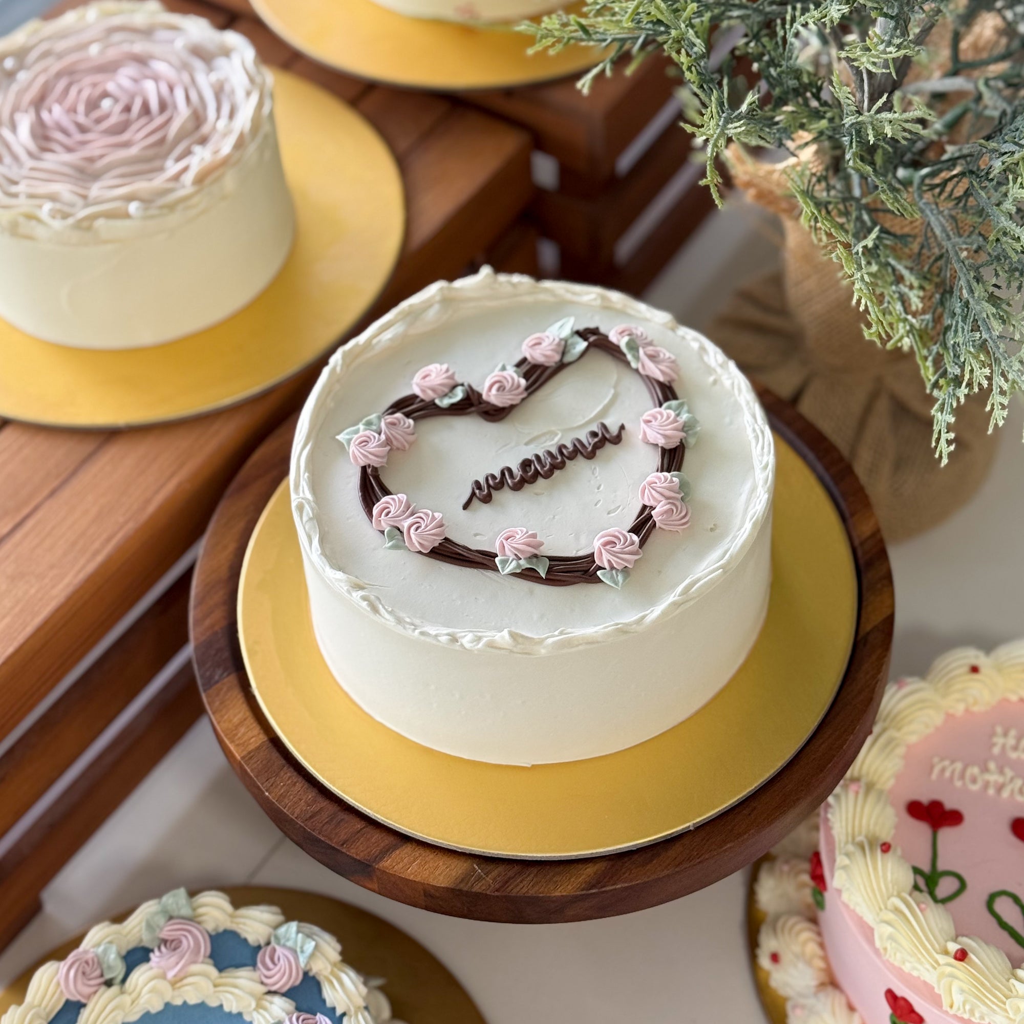 Heart Wreath Mother&#39;s Day Cake