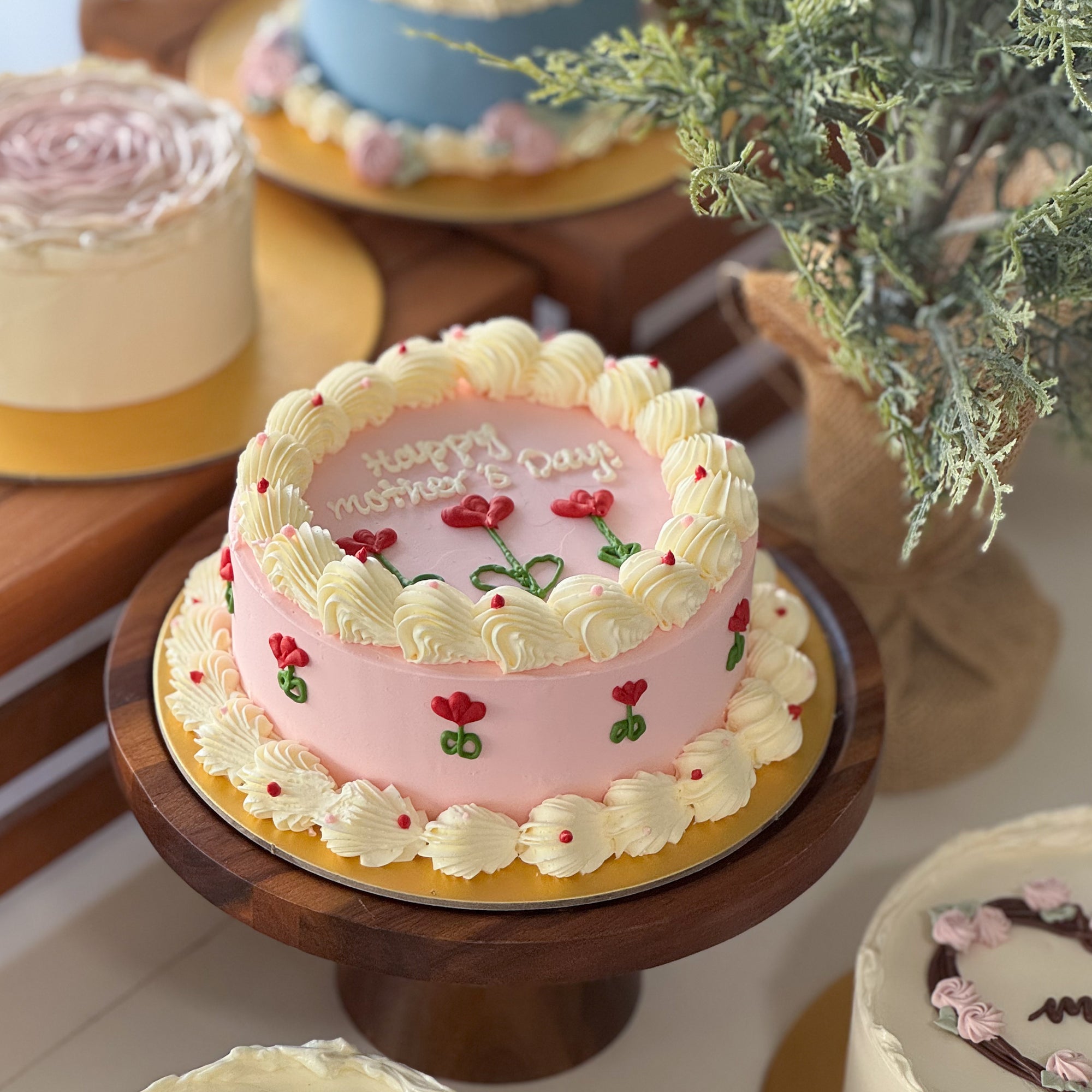 Vintage Tulip Mother&#39;s Day Cake