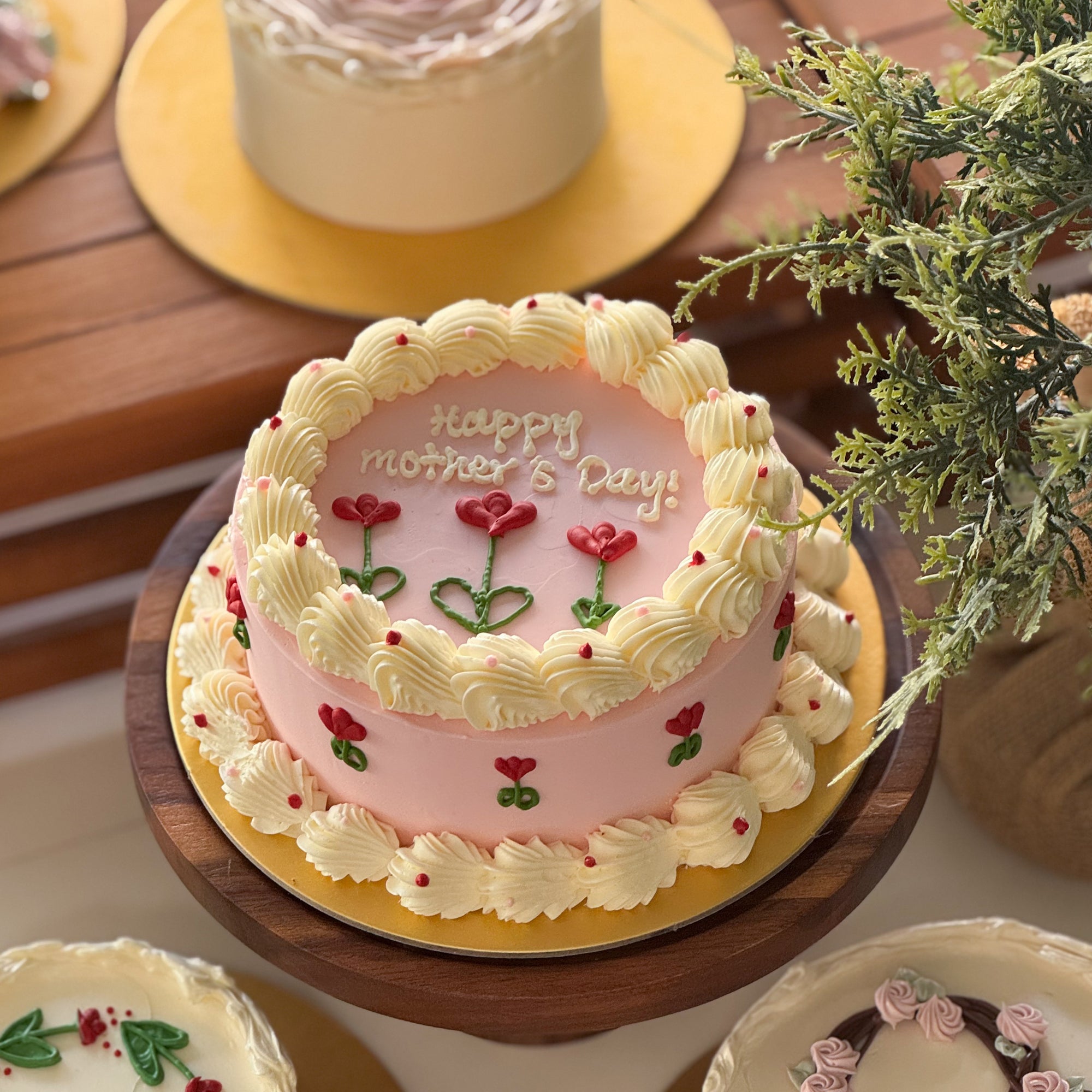 Vintage Tulip Mother&#39;s Day Cake
