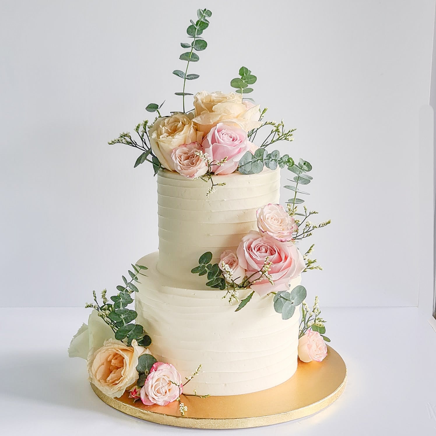 Pink Peach And White Fresh Floral Cake Bloomsbury Bakers pink-peach-and-white-fresh-floral-cake-bloomsbury-bakers